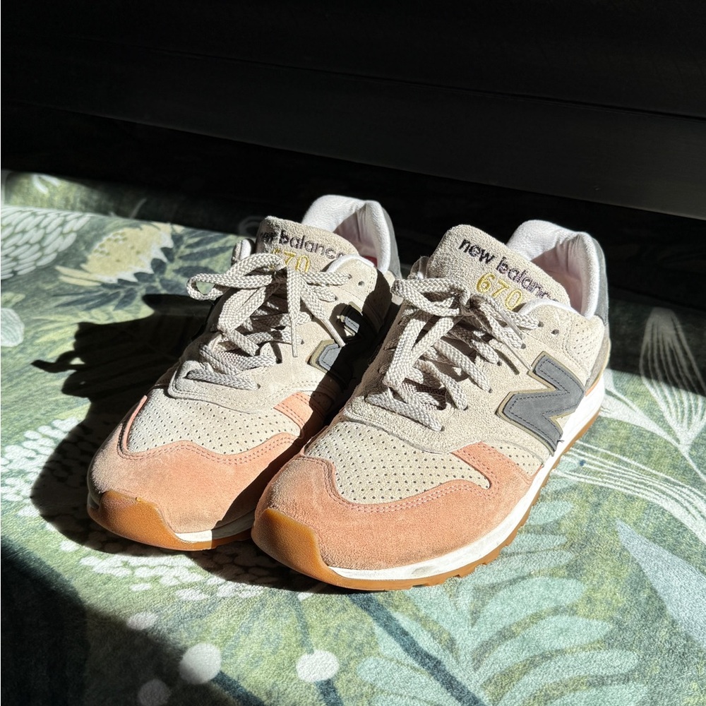 New Balance 670 Tan and Salmon Sneakers - Picture 2 of 5